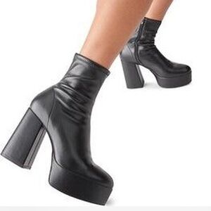 Steve Madden Lilly Platform Black Ankle Boots